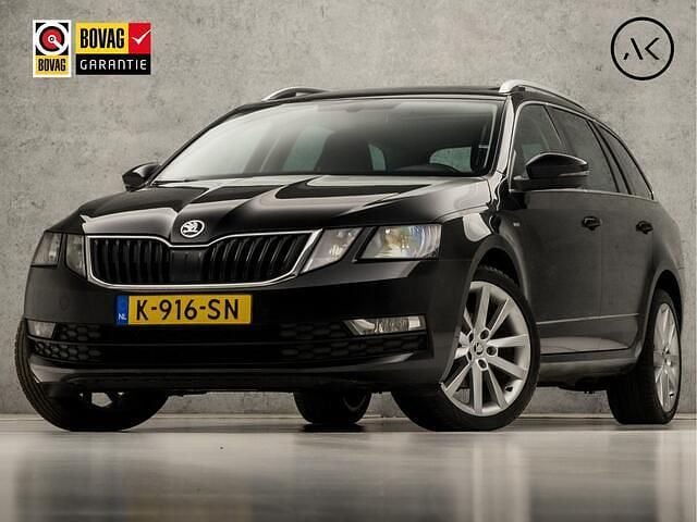 Zwart Occasion 2019 Skoda Octavia Sport Stationwagen | € 15.945 (Eerlijke prijs) - Afbeelding 1/4
