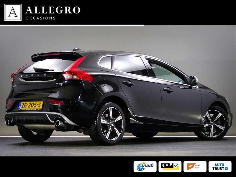 Occasion Volvo V40 153 PK (112 kW) 2019 Zwart (metallic) Hatchback