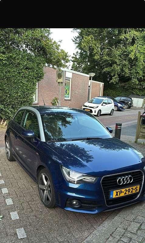 Blauw Gebruikt 2012 Audi A1 Attraction Hatchback | € 7.500 (Iets duurder) - Afbeelding 1/4