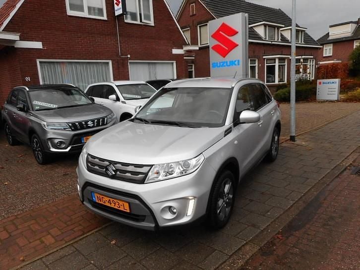 Grijs Gebruikt 2017 Suzuki Vitara Exclusive Hatchback | € 16.950 (Eerlijke prijs) - Afbeelding 1/4