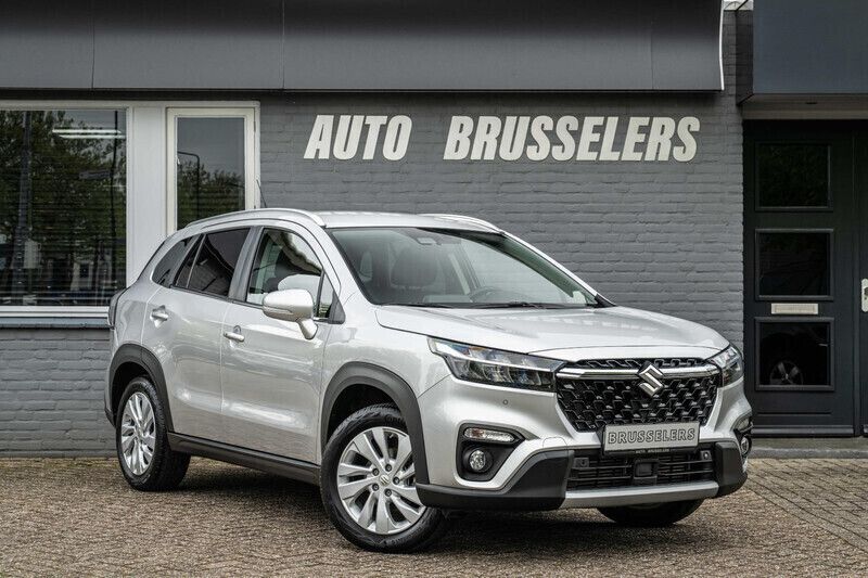 Zilver Gebruikt 2024 Suzuki SX4 S-Cross SUV | € 26.395 (Eerlijke prijs) - Afbeelding 1/4