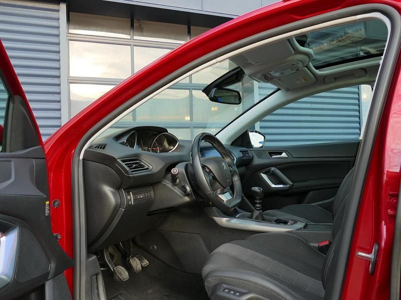 Occasion Peugeot 308 SW Premium 110 PK (80 kW) 2020 Rood Stationwagen