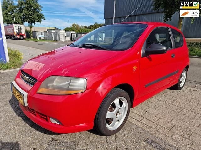 Rood Gebruikt 2005 Chevrolet Kalos Hatchback | € 899 (Eerlijke prijs) - Afbeelding 1/4