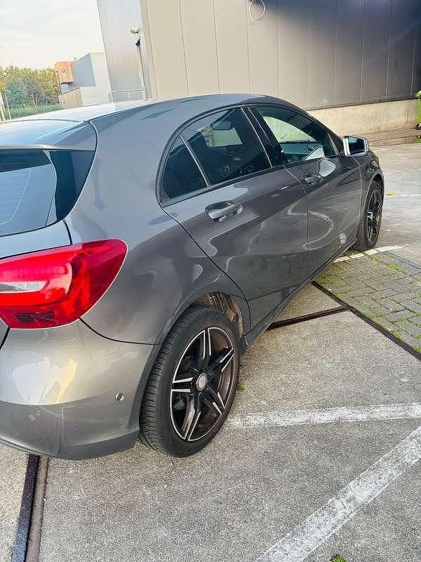 Grijs Gebruikt 2016 Mercedes A180 Ambition Hatchback | € 13.650 (Goede deal) - Afbeelding 1/4