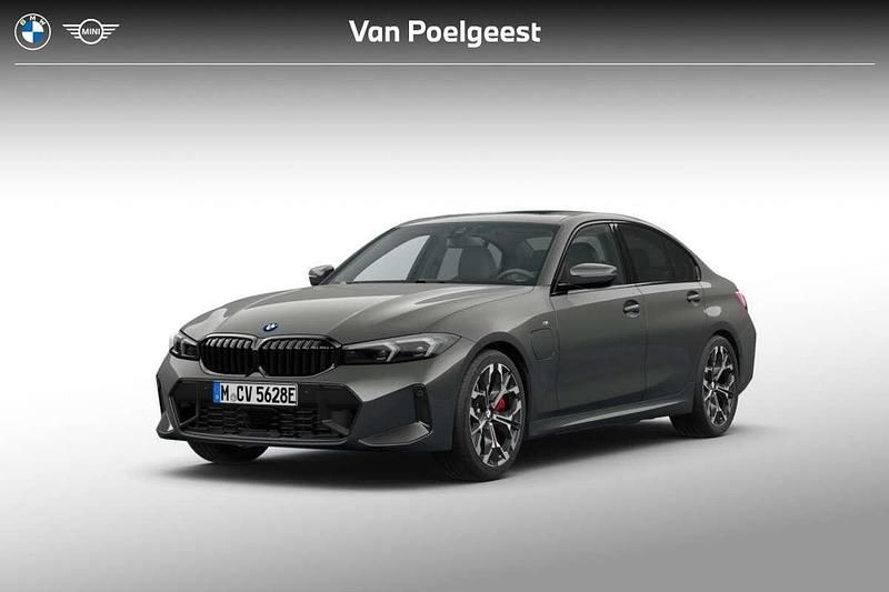 Grijs Nieuw 2025 BMW 330e Comfort Edition Sedan | € 70.746 (Eerlijke prijs) - Afbeelding 1/4