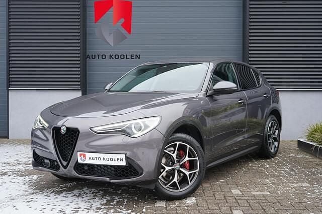 Grijs Gebruikt 2018 Alfa Romeo Stelvio Super SUV | € 29.950 (Goede deal) - Afbeelding 1/4