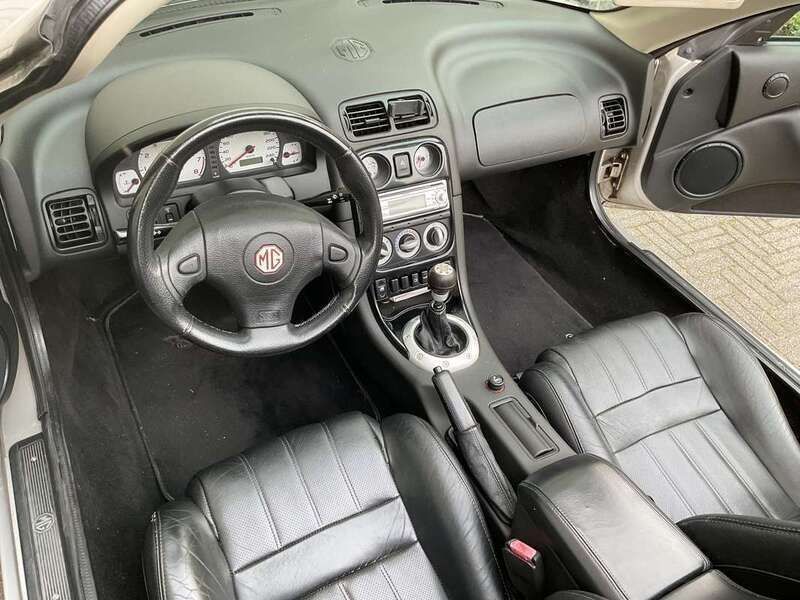 Grijs Gebruikt 2001 MG F Cabriolet | € 4.950 (Iets duurder) - Afbeelding 1/4
