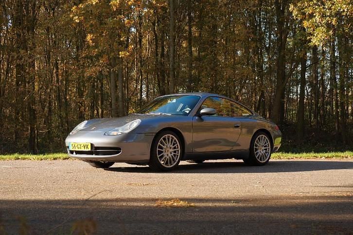 Zilver Occasion 2001 Porsche 911 Carrera 4 Coupé | € 24.496 (Eerlijke prijs) - Afbeelding 1/4