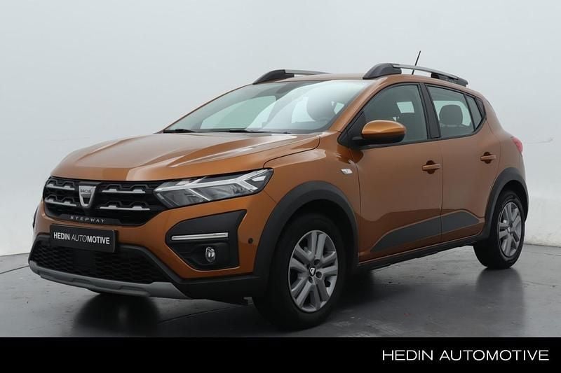 Oranje Gebruikt 2022 Dacia Sandero Essentiel Hatchback | € 15.445 (Eerlijke prijs) - Afbeelding 1/3
