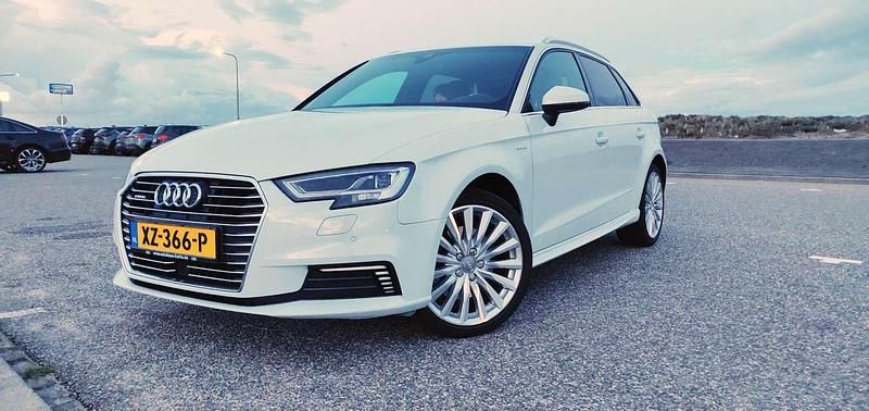 Gebruikt 2018 Audi A3 Sportback e-tron Design Hatchback | € 21.000 (Iets duurder) - Afbeelding 1/4