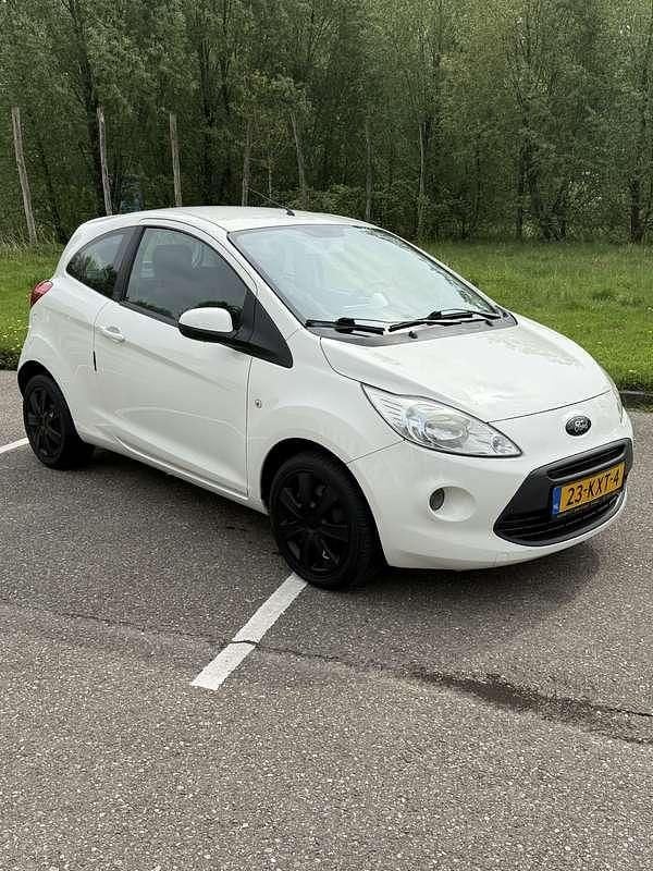 Wit Occasion 2010 Ford Ka Titanium MPV | € 3.500 (Eerlijke prijs) - Afbeelding 1/4
