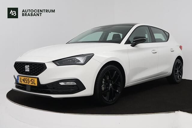 Wit Gebruikt 2021 Seat Leon Reference Hatchback | € 17.445 (Eerlijke prijs) - Afbeelding 1/4