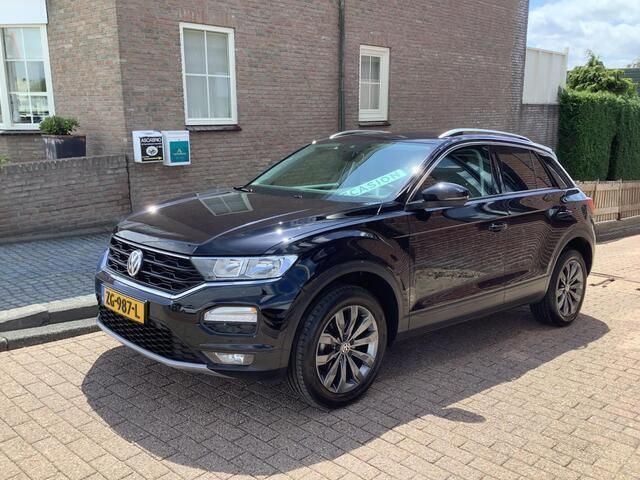Zwart Gebruikt 2019 VW T-Roc Style SUV | € 16.250 (Eerlijke prijs) - Afbeelding 1/4