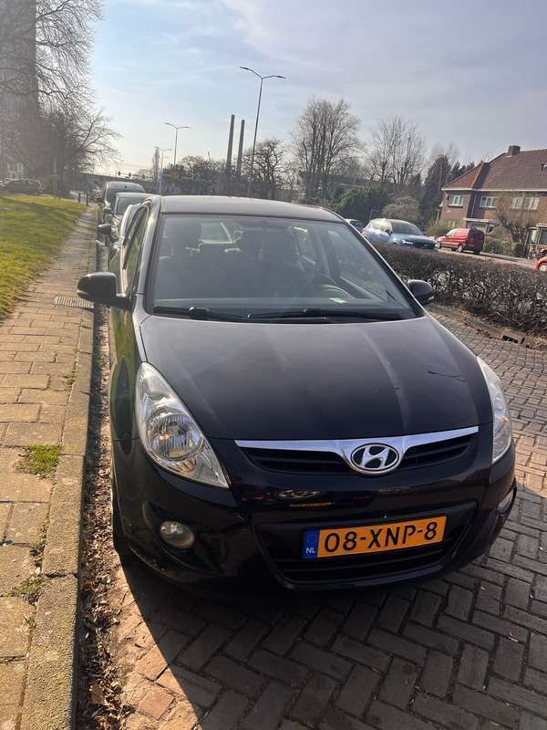 Zwart Gebruikt 2012 Hyundai i20 Coupé | € 4.800 (Eerlijke prijs) - Afbeelding 1/4
