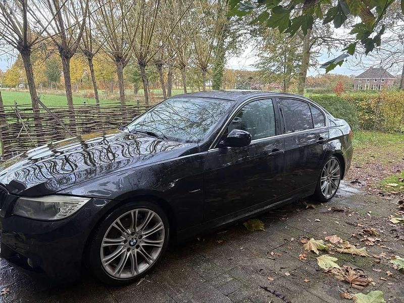 Zwart Occasion 2009 BMW 318 Sedan | € 8.500 - Afbeelding 1/4