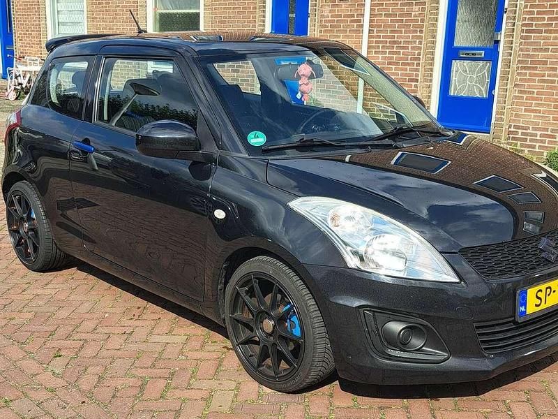 Zwart Gebruikt 2014 Suzuki Swift Exclusive Hatchback | € 6.500 (Duur) - Afbeelding 1/4