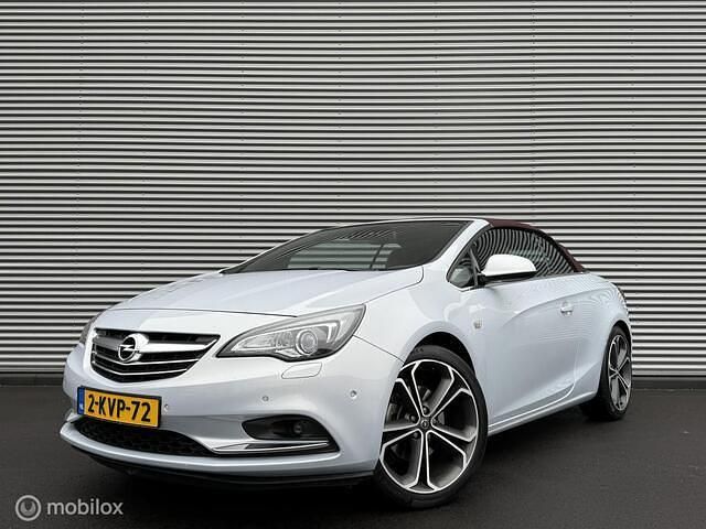 Grijs Occasion 2013 Opel Cascada Cosmo Cabriolet | € 12.950 (Eerlijke prijs) - Afbeelding 1/4