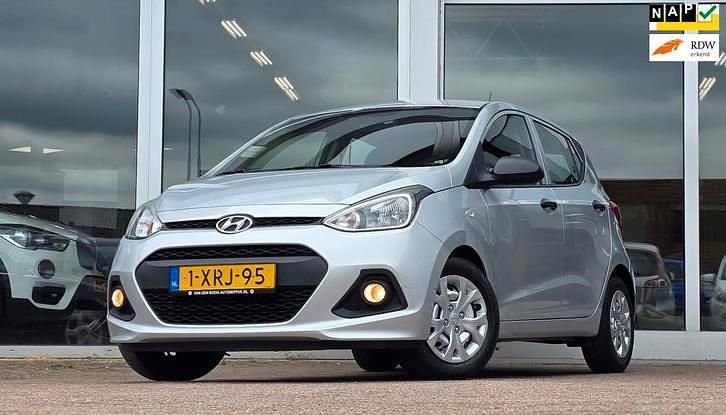 Grijs Gebruikt 2014 Hyundai i10 Hatchback | € 5.144 (Eerlijke prijs) - Afbeelding 1/4