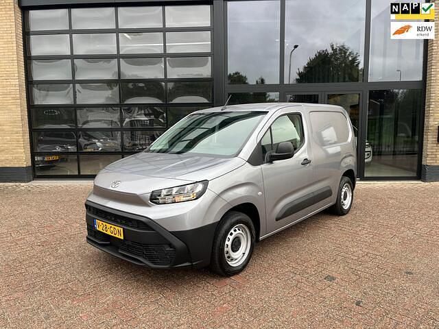 Grijs (metallic) Gebruikt 2024 Toyota Proace City City Van | € 21.950 - Afbeelding 1/4