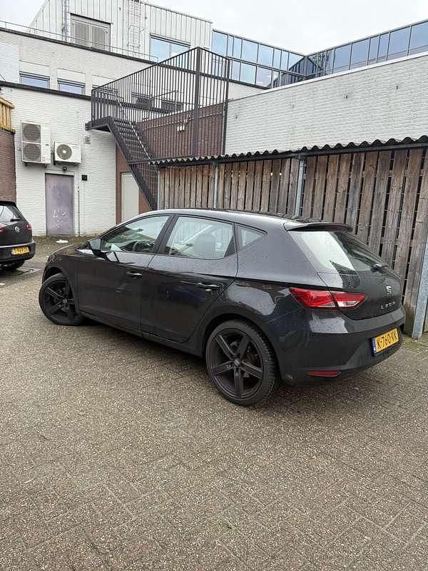 Occasion Seat Leon 86 PK (63 kW) 2013 Zwart Stationwagen