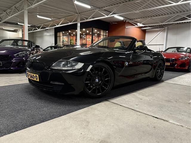 Zwart Gebruikt 2006 BMW Z4 Comfort Edition Cabriolet | € 13.950 (Iets duurder) - Afbeelding 1/4