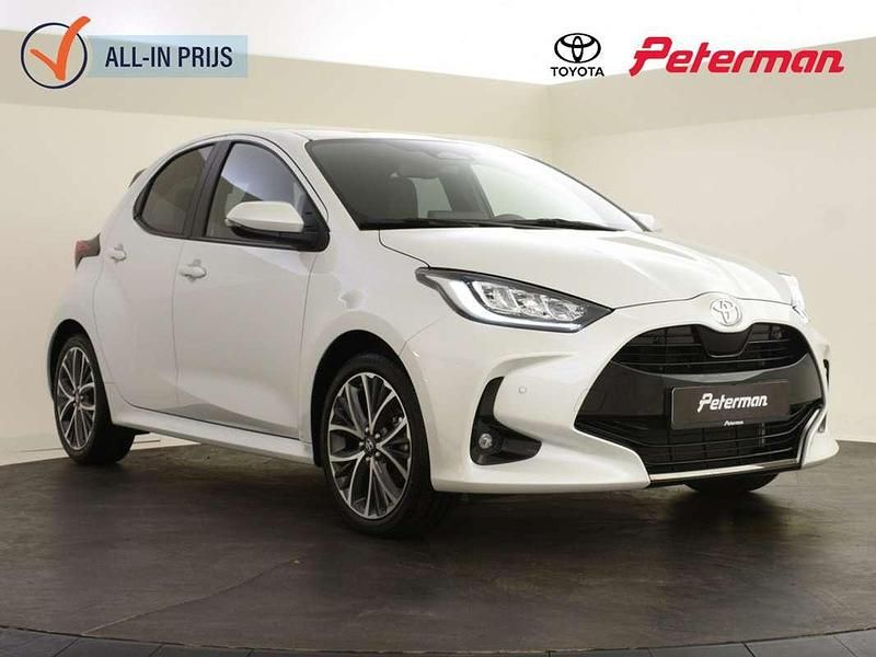 Wit Gebruikt 2024 Toyota Yaris Hybrid Executive Hatchback | € 28.899 (Eerlijke prijs) - Afbeelding 1/4