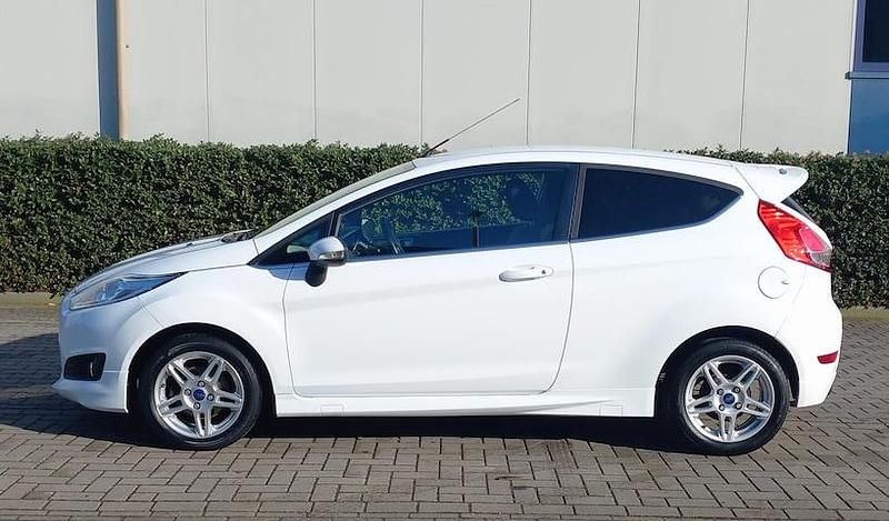 Occasion Ford Fiesta Titanium 101 PK (74 kW) 2013 Wit Hatchback