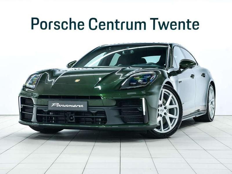Oak groen metallic neo Gebruikt 2024 Porsche Panamera 4 Sedan | € 134.900 - Afbeelding 1/4