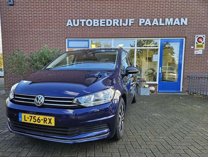 Blauw Occasion 2020 VW Touran Highline MPV | € 24.600 (Goede deal) - Afbeelding 1/4