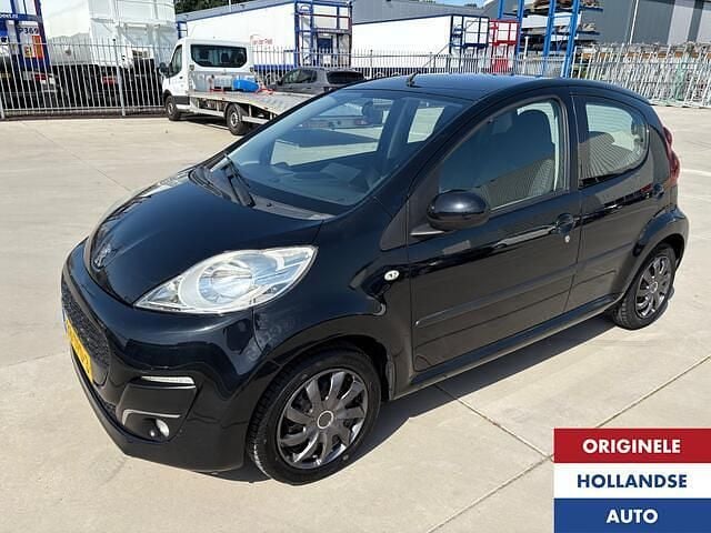 Zwart Gebruikt 2012 Peugeot 107 Active Hatchback | € 5.495 (Eerlijke prijs) - Afbeelding 1/4