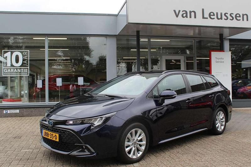 Blauw Gebruikt 2023 Toyota Corolla Stationwagen | € 26.400 (Goede deal) - Afbeelding 1/4