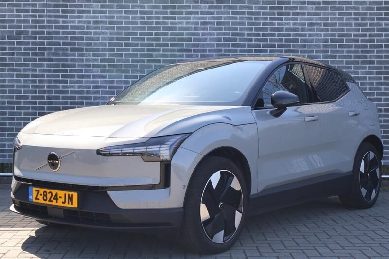 Grijs Gebruikt 2024 Volvo EX30 Performance SUV | € 37.399 (Eerlijke prijs) - Afbeelding 1/4