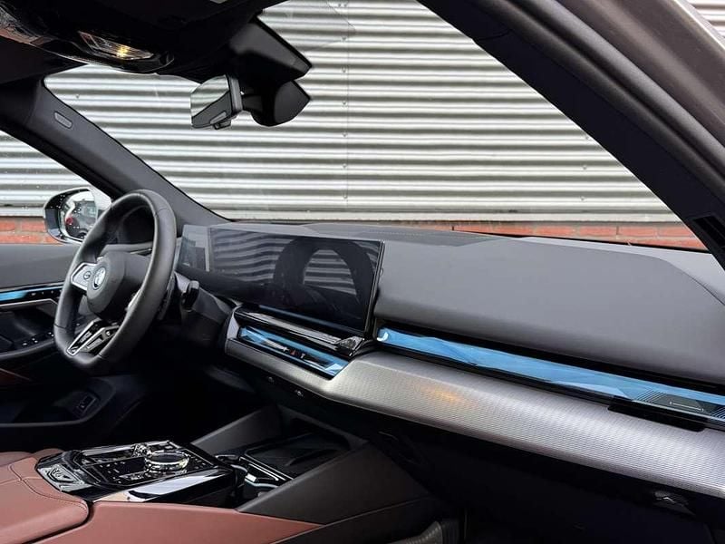 Occasion BMW 550e M Sport 313 PK (230 kW) 2024 Grijs Sedan