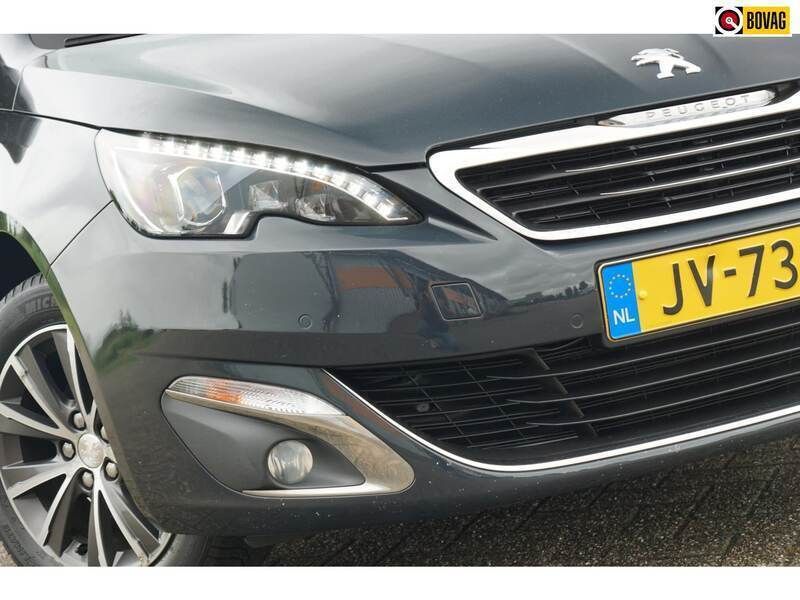 Grijs Gebruikt 2016 Peugeot 308 Allure Stationwagen | € 8.925 (Goede deal) - Afbeelding 1/4