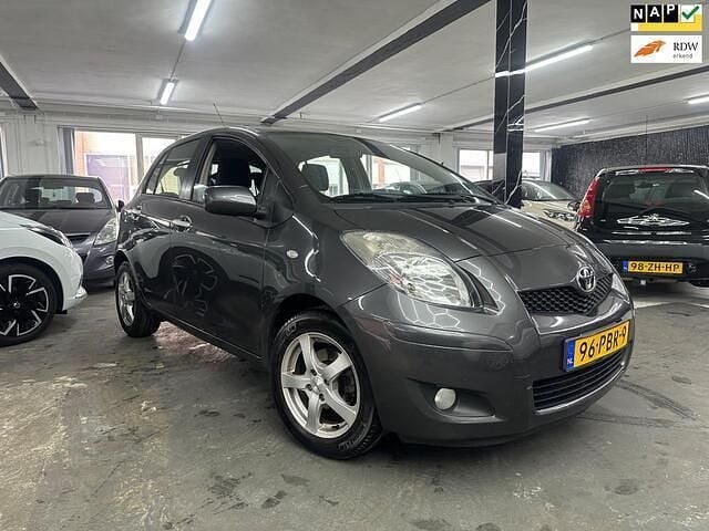 Grijs Gebruikt 2011 Toyota Yaris Hatchback | € 5.999 (Eerlijke prijs) - Afbeelding 1/4