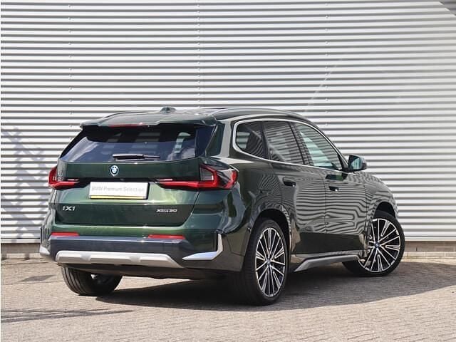 Groen, metallic lak Gebruikt 2023 BMW iX1 xLine SUV | € 45.900 (Iets duurder) - Afbeelding 1/3