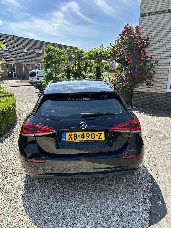 Zwart Gebruikt 2018 Mercedes A180 Business Stationwagen | € 17.995 (Goede deal) - Afbeelding 1/4