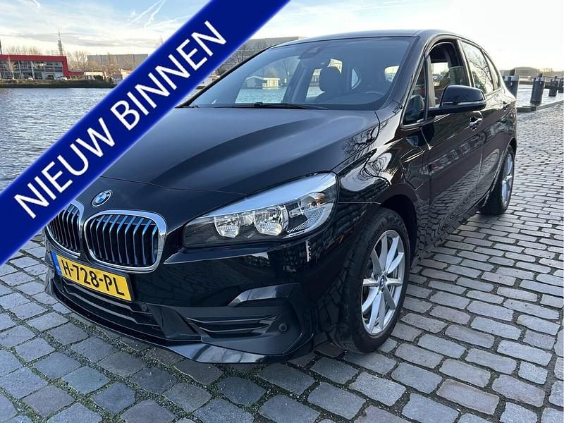 Zwart Occasion 2018 BMW 225 Active Tourer Executive MPV | € 14.450 (Super prijs) - Afbeelding 1/4