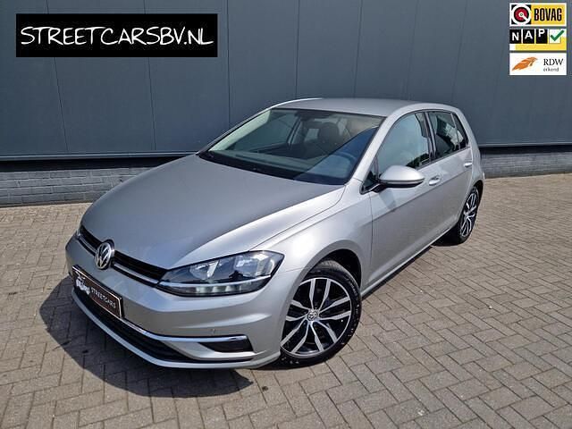 Grijs Gebruikt 2017 VW Golf VII Highline Hatchback | € 15.950 (Eerlijke prijs) - Afbeelding 1/4