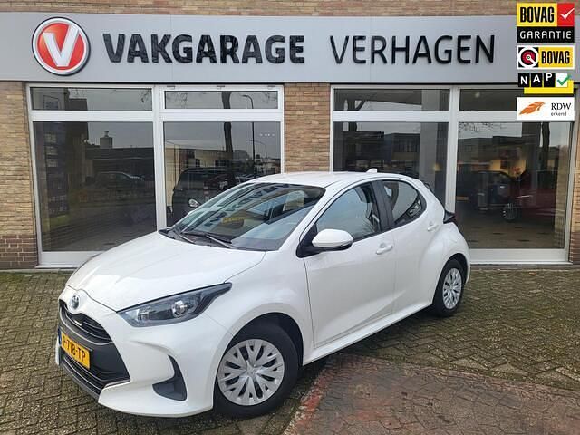 Wit Occasion 2022 Toyota Yaris Active Hatchback | € 18.800 (Eerlijke prijs) - Afbeelding 1/4