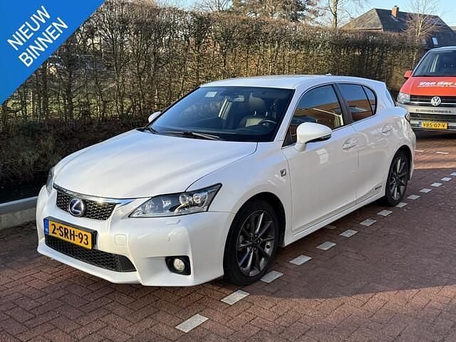 Wit Occasion 2012 Lexus CT200h Sport Line Hatchback | € 9.950 (Eerlijke prijs) - Afbeelding 1/4