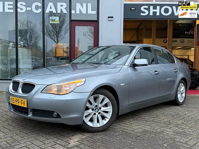 Grijs Occasion 2004 BMW 520 Executive Sedan | € 6.499 (Eerlijke prijs) - Afbeelding 1/4