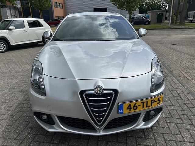 Occasion Alfa Romeo Giulietta Distinctive 170 PK (125 kW) 2012 Grijs, metallic lak Hatchback