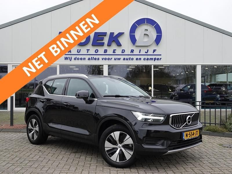 Zwart Gebruikt 2021 Volvo XC40 Inscription SUV | € 27.790 (Super prijs) - Afbeelding 1/4