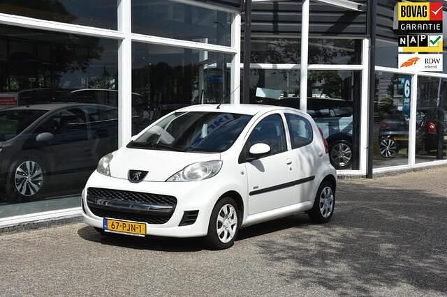 Wit Gebruikt 2011 Peugeot 107 Hatchback | € 4.943 (Duur) - Afbeelding 1/4