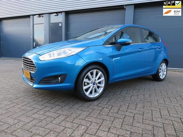 Blauw Gebruikt 2016 Ford Fiesta Titanium Hatchback | € 7.750 (Eerlijke prijs) - Afbeelding 1/4