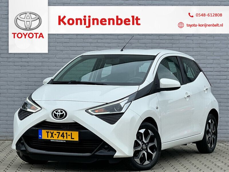Wit, andere lak Gebruikt 2018 Toyota Aygo X-play Hatchback | € 14.995 (Eerlijke prijs) - Afbeelding 1/3