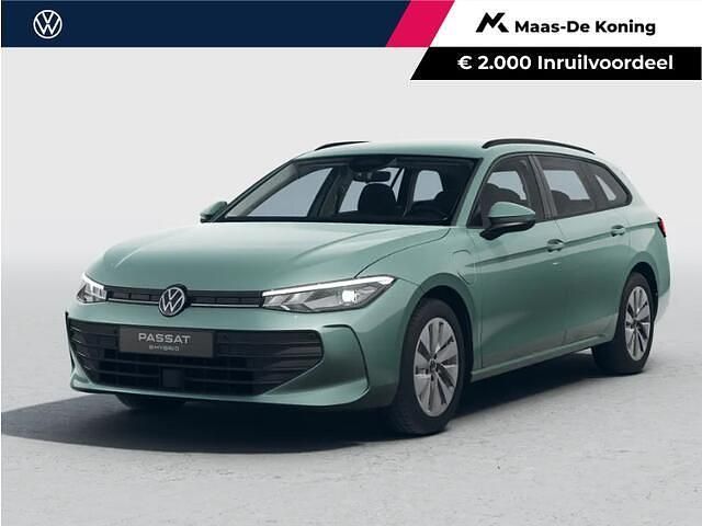 Groen Nieuw 2026 VW Passat Comfortline Stationwagen | € 46.445 (Super prijs) - Afbeelding 1/4