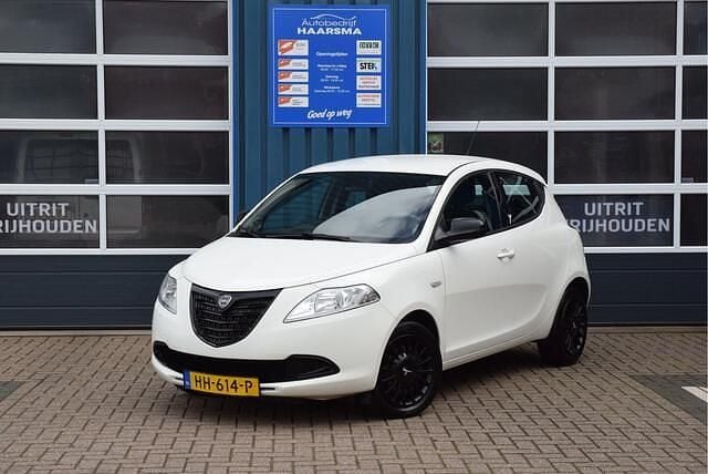 Wit Gebruikt 2015 Lancia Ypsilon Hatchback | € 6.800 (Eerlijke prijs) - Afbeelding 1/4