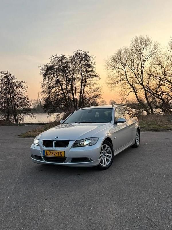 Occasion 2005 BMW 320 Stationwagen | € 2.250 (Eerlijke prijs) - Afbeelding 1/4